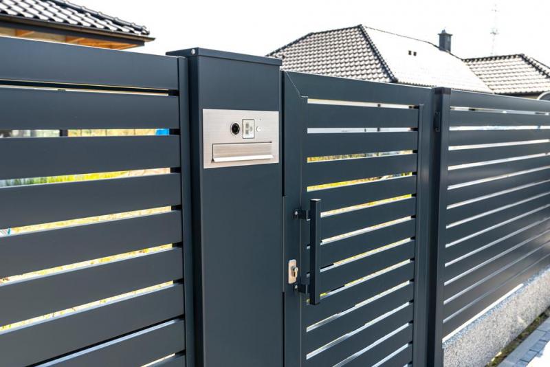 Comment r&eacute;ussir l'installation de cl&ocirc;tures pour d&eacute;limiter votre terrain ?